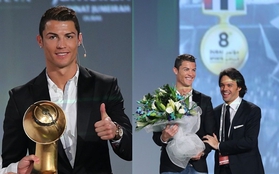 Ronaldo cười tươi như hoa trên bục trao giải