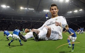 Cả tá cầu thủ không "vật" được người khổng lồ Ronaldo