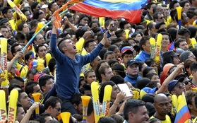 Đội tuyển Colombia vào Tứ kết, hàng chục CĐV chết trong bạo loạn ở quê nhà