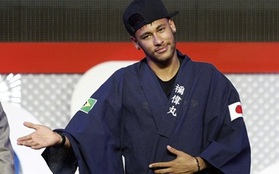 Neymar "nữ tính" trong bộ Kimono Nhật Bản