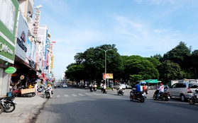 Những con đường giữa Sài Gòn quang đãng ngỡ ngàng vì "vắng bóng" dây điện