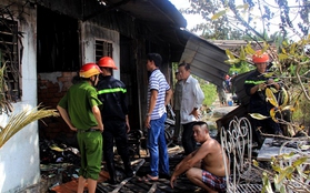 TP. HCM: Lửa thiêu rụi 3 căn nhà, người dân bỏ cơm tháo chạy