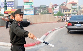 Cảnh sát cơ động vào cuộc phân luồng giao thông ở cửa ngõ Thủ đô