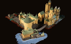 Chiêm ngưỡng mô hình ngôi trường phù thủy Hogwarts được làm từ Lego