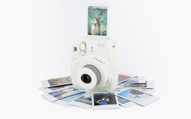 Sốt với chiếc máy ảnh lấy ngay Instax Mini 8 của Fujifilm