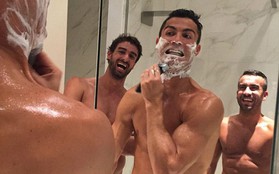 Ronaldo liên tục khoe body đẹp như mơ