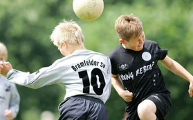 Mỹ cấm trẻ em dưới 11 tuổi chơi bóng bằng đầu
