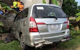Hà Nội: Ô tô Innova đâm điên loạn trên đường, 8 người bị thương