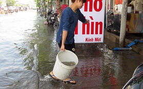 Sinh hoạt của người dân Sài Gòn bị đảo lộn vì thủy triều dâng