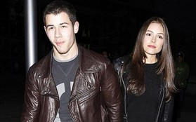 Nick Jonas nắm chặt tay bạn gái Hoa hậu Hoàn vũ