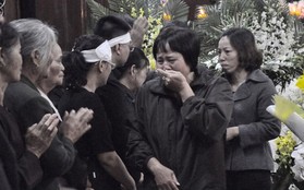 Nước mắt không ngừng rơi tiễn đưa 3 mẹ con tử nạn trong vụ máy bay MH17