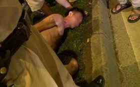 Hà Nội: Nam thanh niên cầm hung khí chặn đầu ô tô trên phố Xã Đàn