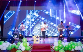 Prom Hòa Bình - La Trobe - Hà Nội: “Ngọn lửa tuổi 18” bùng cháy và thăng hoa trong âm nhạc của Band Ngọt