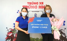 Phòng dịch COVID-19, cô gái quét mã VNPAY thanh toán khi đi ăn uống, ai ngờ trúng luôn iPhone 12