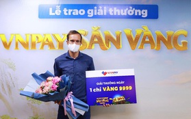 Chàng trai ngoại quốc trúng vàng 9999 nhờ thanh toán hóa đơn trực tuyến