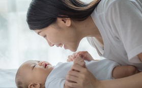 Tiêm vắc-xin 6 trong 1 - Món quà sức khoẻ mừng con chào đời trọn vẹn