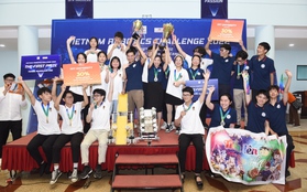 Học sinh 41 trường THPT thi đấu Robot cực gay cấn tại vòng chung kết Vietnam Robotics Challenge