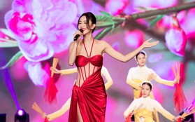 Á hậu Hà Thu khoe giọng hát ngọt lịm tim khiến nhiều người đẹp phải trầm trồ
