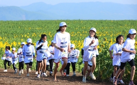 Gần 4000 học sinh - sinh viên chinh phục đường chạy hoa hướng dương tại S-Race Nghệ An