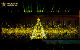 Hàng chục nghìn bạn trẻ cùng nhau tạo ra cây thông Noel sáng nhất Hà Nội