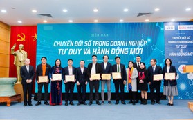 FPT Long Châu được vinh danh Doanh Nghiệp Chuyển Đổi Số tiêu biểu năm 2022