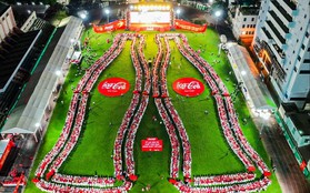 Coca-Cola® Việt Nam xác lập kỷ lục “Bàn ăn Tết Việt có số gia đình tham gia đông nhất thế giới”
