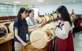Giới trẻ thành phố rủ nhau “phá đảo” xứ sở kim chi trong Lễ hội Văn hóa Hàn Quốc 2023 tại HUTECH
