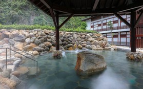 Tắm onsen để ''chữa lành'' theo cách của người Nhật