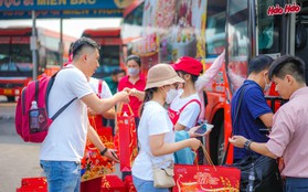 Hảo Hảo trao hàng nghìn bộ quà Tết đến người tiêu dùng xa quê