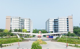 Một đại học gây bất ngờ khi trao học bổng cho tân sinh viên có người thân là cán bộ ngành y tế, giáo dục