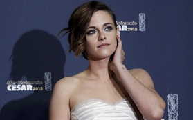 Kristen Stewart bị soi tay to, vai thô trên thảm đỏ