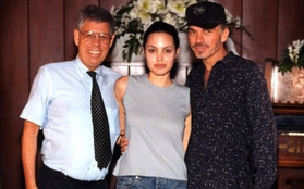 Lộ ảnh Angelina Jolie mặc áo thun, quần jean trong đám cưới lần 2
