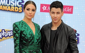 Nick Jonas tự hào khoe bạn gái cực xinh trên thảm đỏ