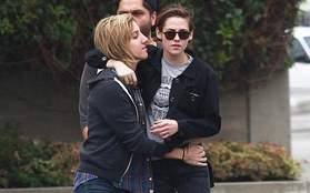 Kristen Stewart ôm ấp bạn gái đồng tính trên phố
