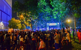 Hàng nghìn người dân Sài Gòn háo hức đi xem lễ hội ánh sáng