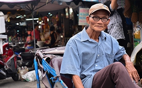 Chuyện đời cảm động của ông lão đạp xích lô vui tính U80 ở Sài Gòn