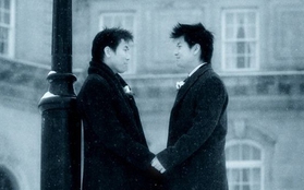 Chuyện tình đẹp sau 10 năm kết hôn của cặp đôi đồng tính gốc Việt điển trai