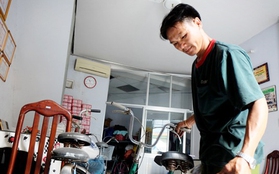 "Giấc mơ Phượng Hoàng" của người thợ lắp ráp xe đạp tặng học sinh nghèo ở Sài Gòn