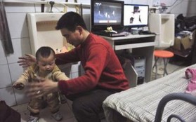 Trung Quốc: Cả gia đình sống trong... toa-lét
