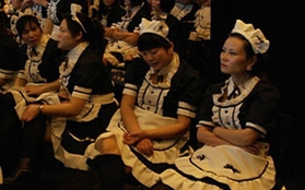 Trung Quốc: Xôn xao vì hàng trăm "hầu gái" bất ngờ hội tụ