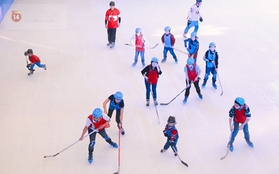 Giới trẻ Hà Nội hào hứng thử sức với môn thể thao Hockey