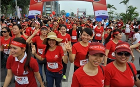Nghệ sĩ nổi tiếng và hàng ngàn người Hà Nội tham gia chạy bộ gây quỹ từ thiện