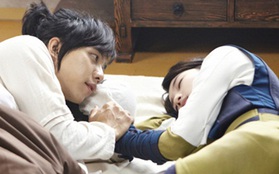 Lee Seung Gi âu yếm ngắm Suzy ngủ