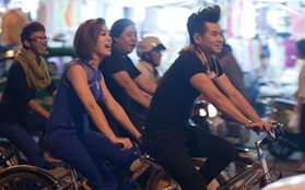 Lâm Chi Khanh chạy xe đạp đôi với "trai lạ" ở Đà Lạt