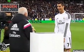 Hài hước: "Chiếc Giày Vàng" làm Ronaldo không thể tập trung thi đấu