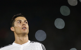 Trổ tài dứt điểm Rabona, Ronaldo phung phí cơ hội ghi bàn