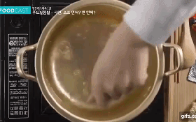 Nấu mì tôm: Cho mì vào trước hay gói gia vị vào trước cũng làm nên sự khác biệt