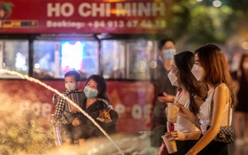 Sài Gòn đang khỏe lại: Mọi người nô nức đi dạo trung tâm thành phố ngày cuối tuần