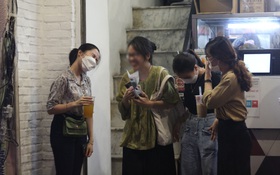 Cập nhật ngay không khí 20/10 lúc này: Sài Gòn vừa tạnh mưa đã nhộn nhịp, hàng quán Hà Nội bắt đầu đông đúc khách