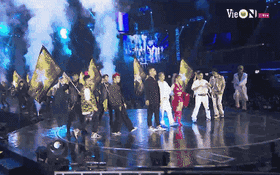 XEM NGAY: Rap Việt All-Star Concert mở màn với loạt sân khấu dàn dựng hoành tráng, các rapper bắn rap như "súng liên thanh"!